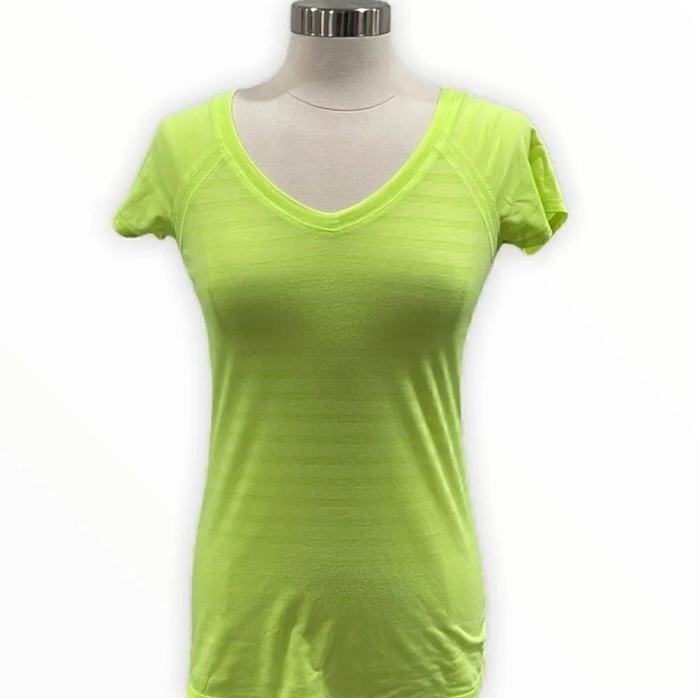 Ideology V-Neck Semi-Fitted T-Shirt in Size XS